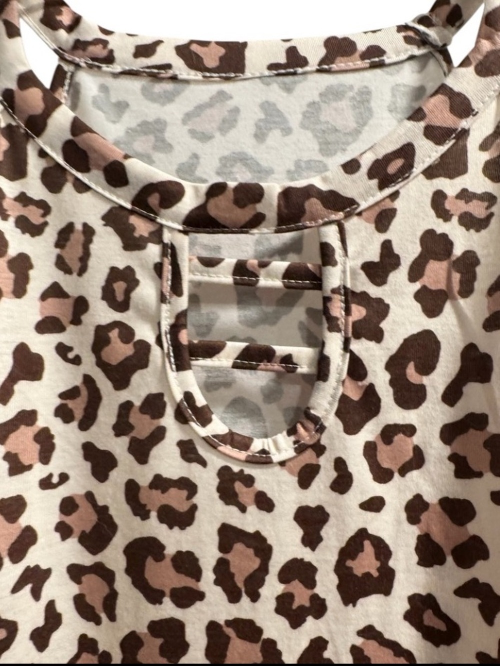 NWOT Lightweight Animal Print Halter Keyhole Tee PTP 21 - Picture 8 of 11